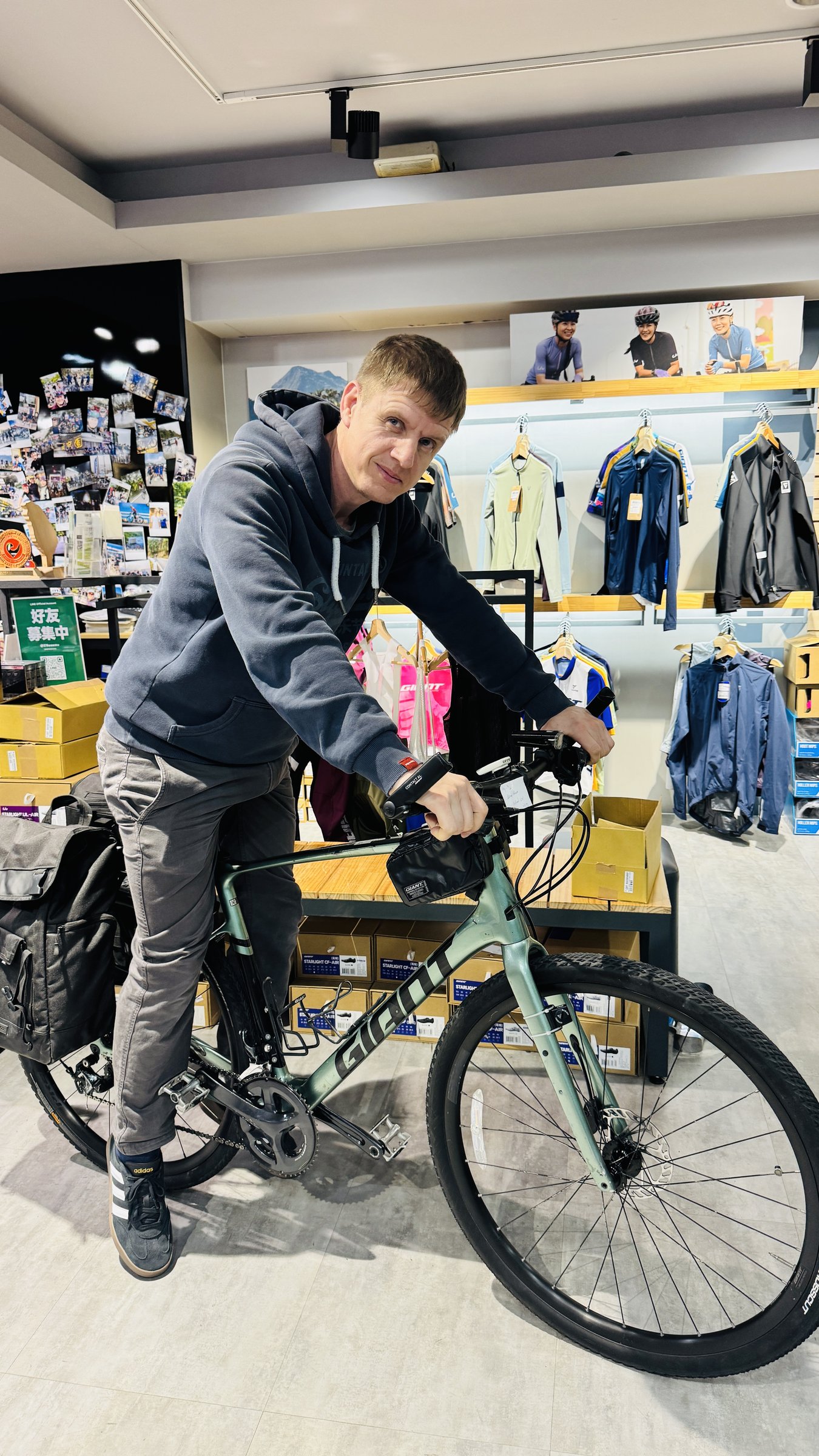 Alex with his fully loaded Giant FastRoad SLR 2